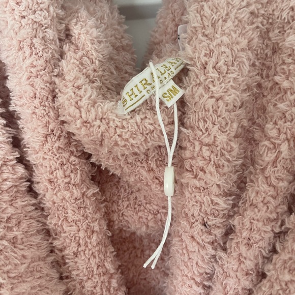 Soft fuzzy pink robe - Picture 2 of 3